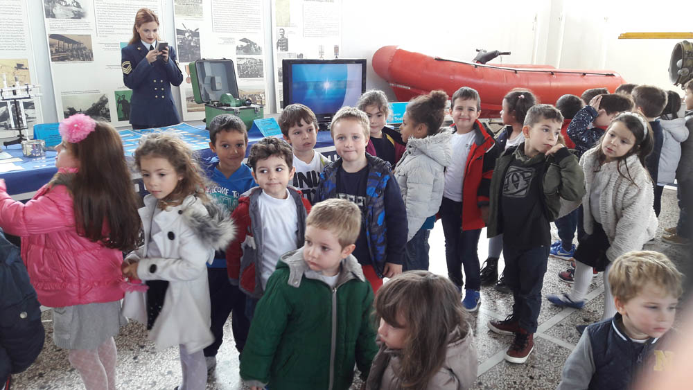 Επίσκεψη των μαθητών του Νηπιαγωγείου του Ελληνικού Κολλεγίου στο στρατιωτικό αεροδρόμιο